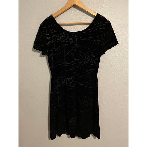 Vintage John Roberts Dress Womens Size 10 Black Velvet Short Sleeve Witchy 90s - Picture 3 of 7